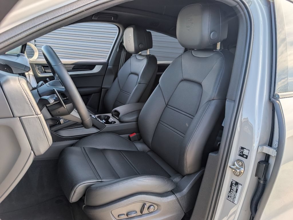 Certified 2026 Porsche Cayenne S AWD/4WD image 5