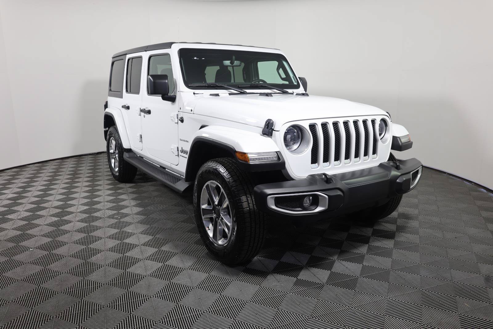 Used 2023 Jeep Wrangler Unlimited Sahara w/ LED Lighting Group AWD/4WD image 3