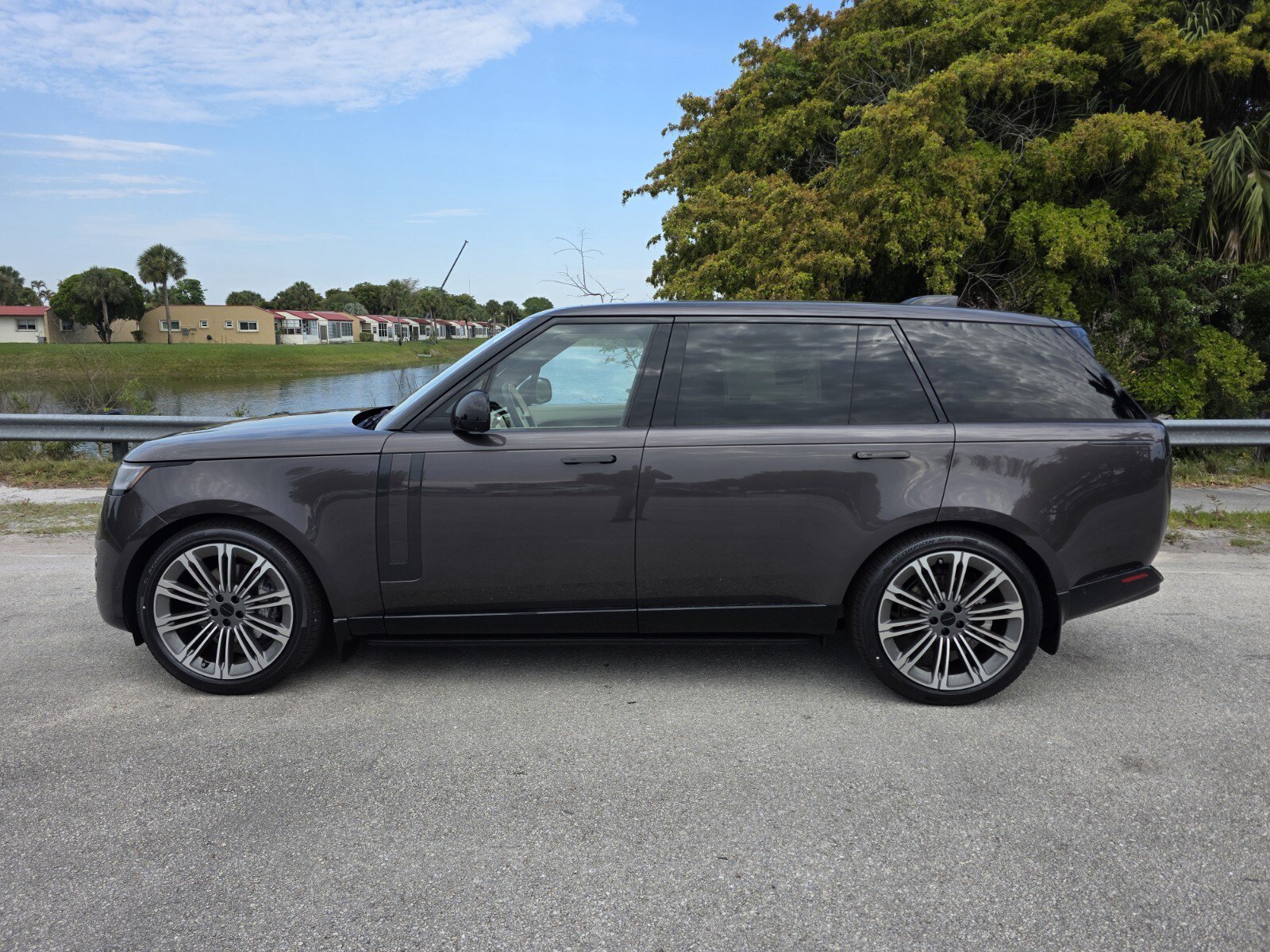 New 2026 Land Rover Range Rover Long Wheelbase SE AWD/4WD image 7