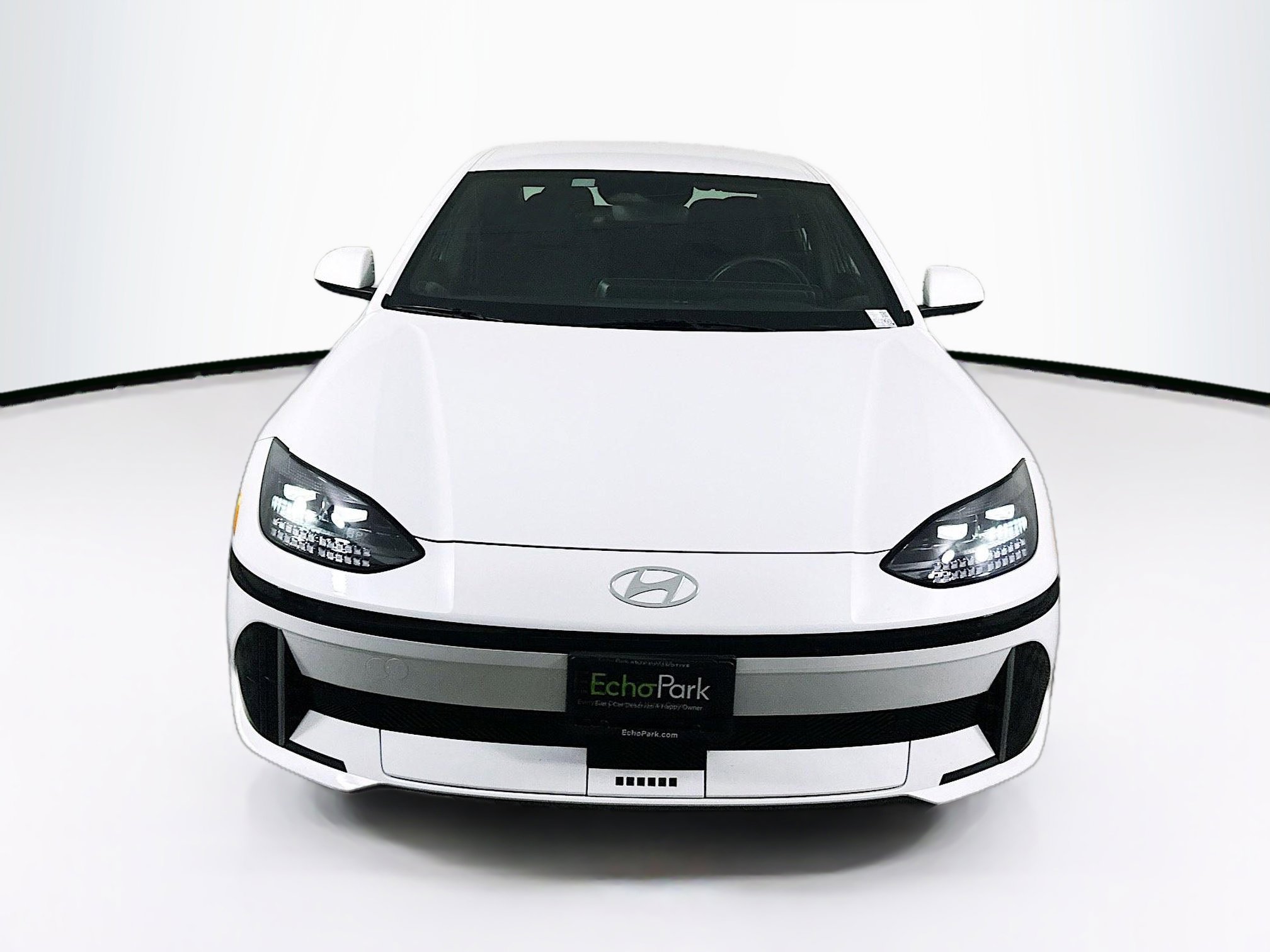 Used 2024 Hyundai Ioniq 6 SE RWD image 2