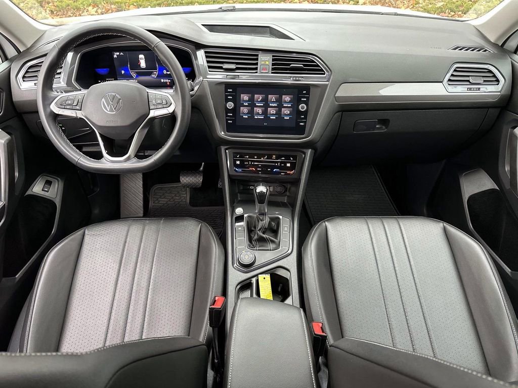 Used 2022 Volkswagen Tiguan SE image 29