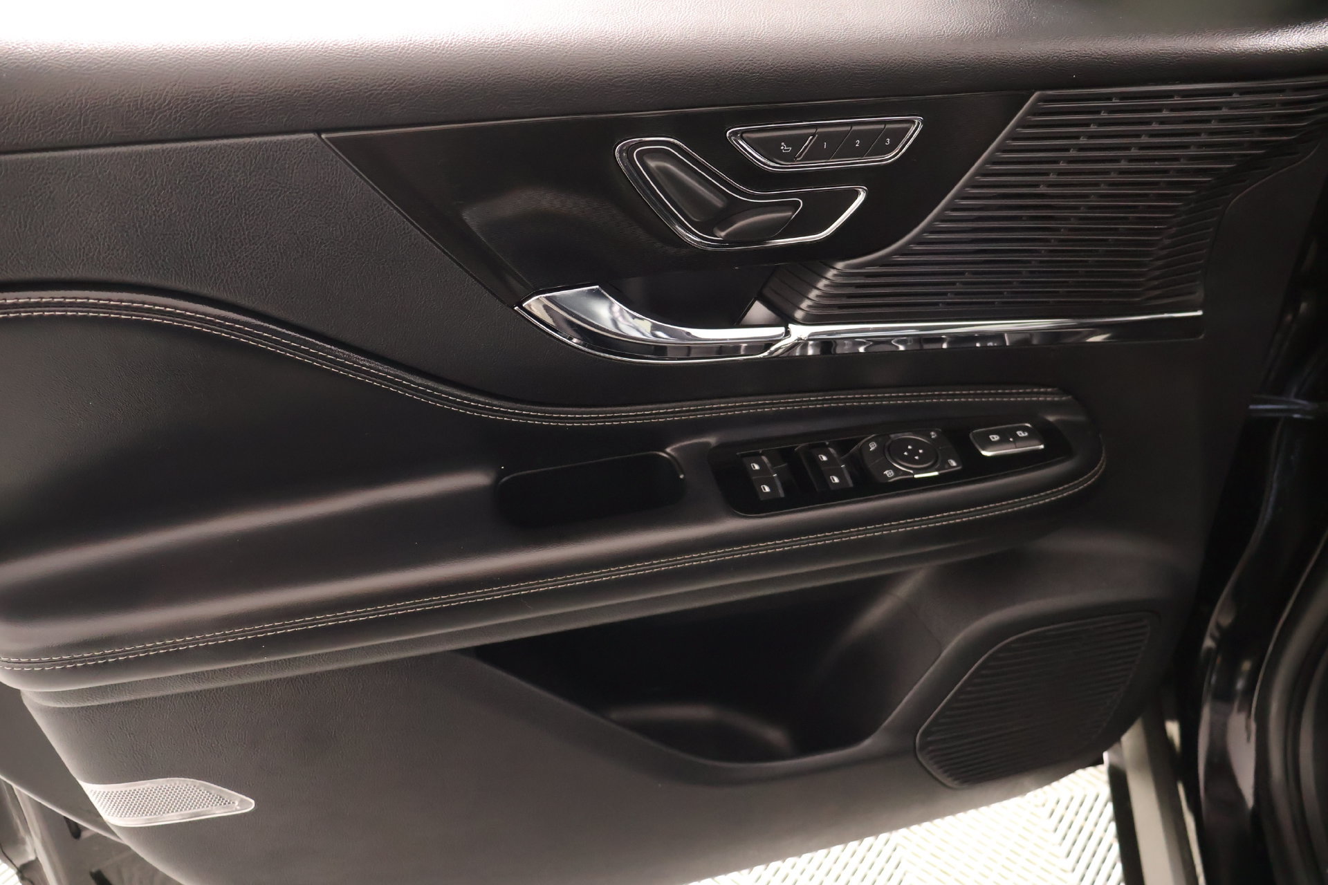 Used 2022 Lincoln Corsair FWD image 15