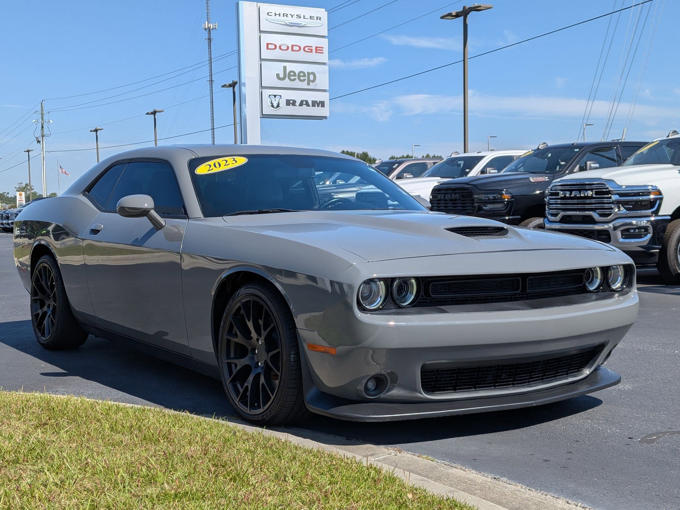 Used 2023 Dodge Challenger R/T w/ Plus Package image 3