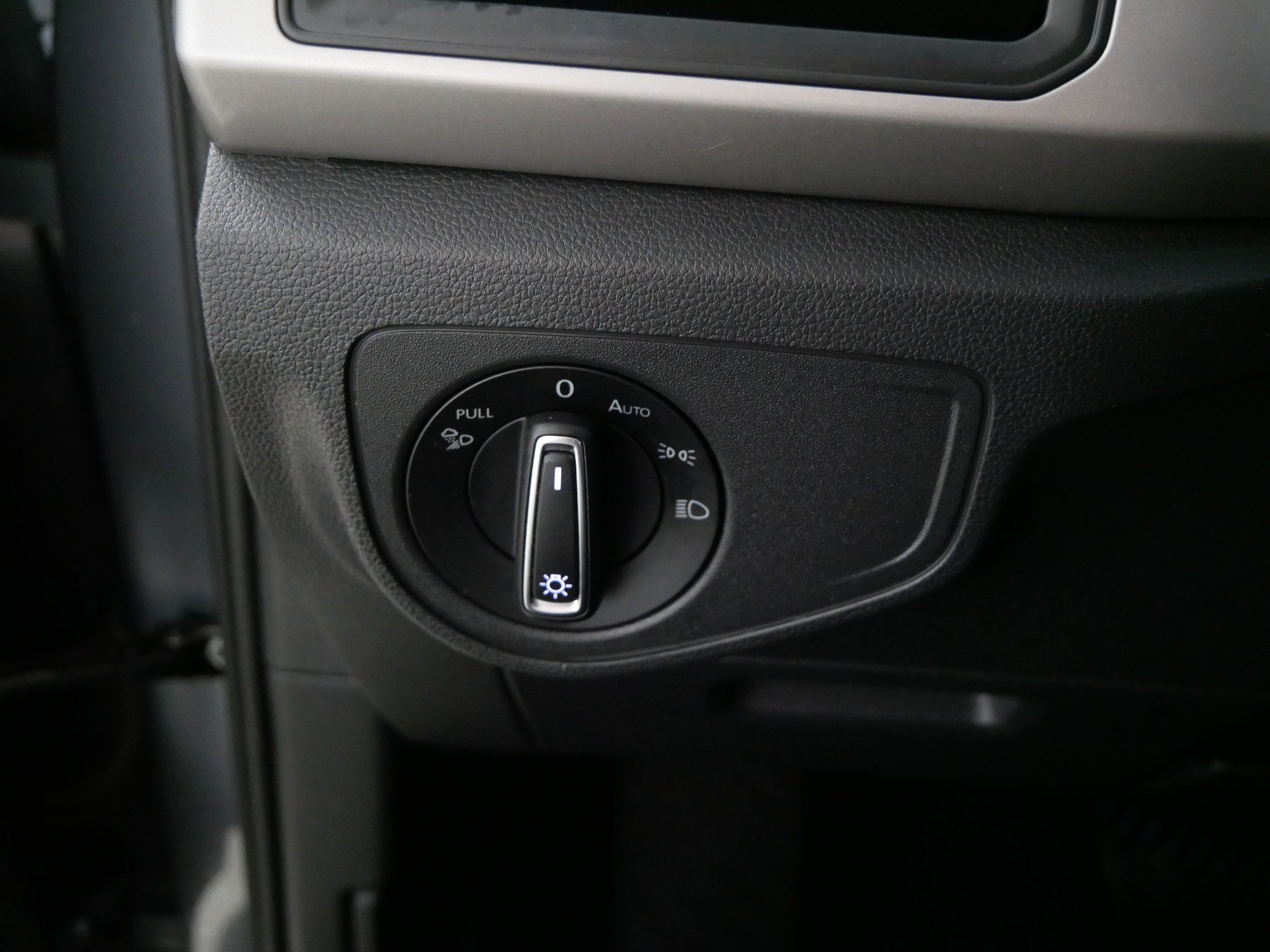 Certified 2020 Volkswagen Atlas Cross Sport SE image 26