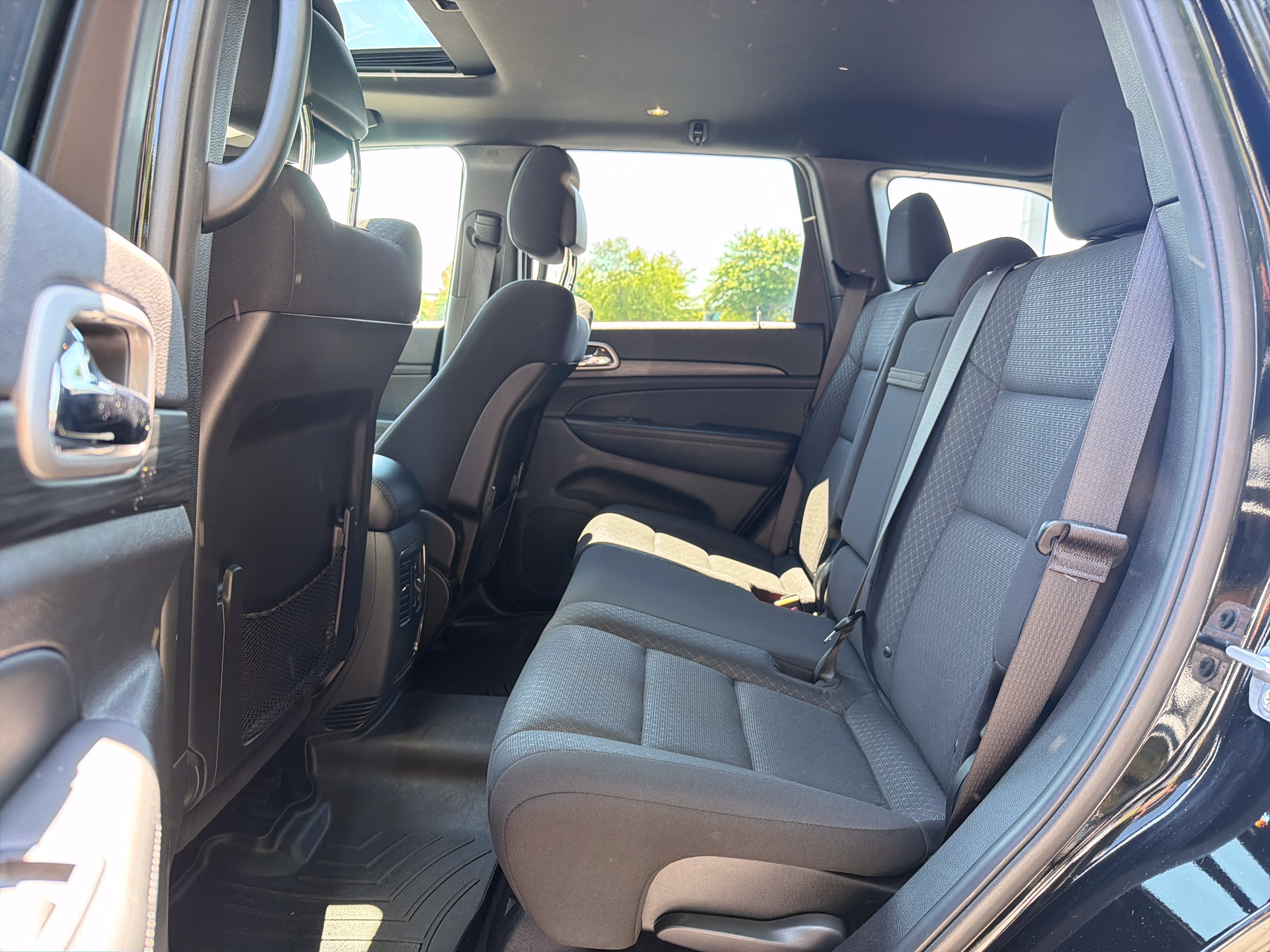 Used 2020 Jeep Grand Cherokee Laredo AWD/4WD image 32