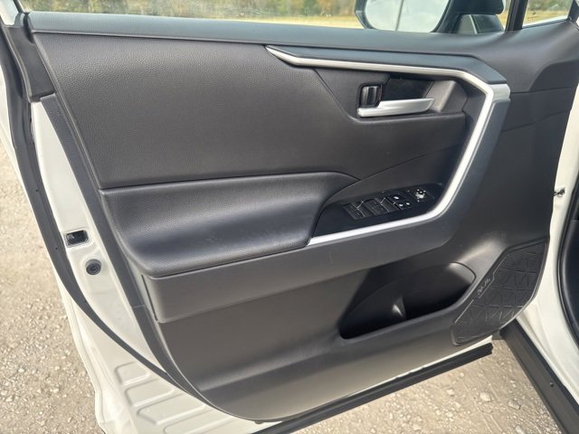Used 2025 Toyota RAV4 XLE image 17