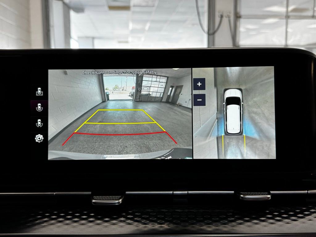 Used 2022 Kia Carnival SX Prestige image 19