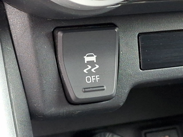 Used 2023 Toyota RAV4 LE AWD/4WD image 27