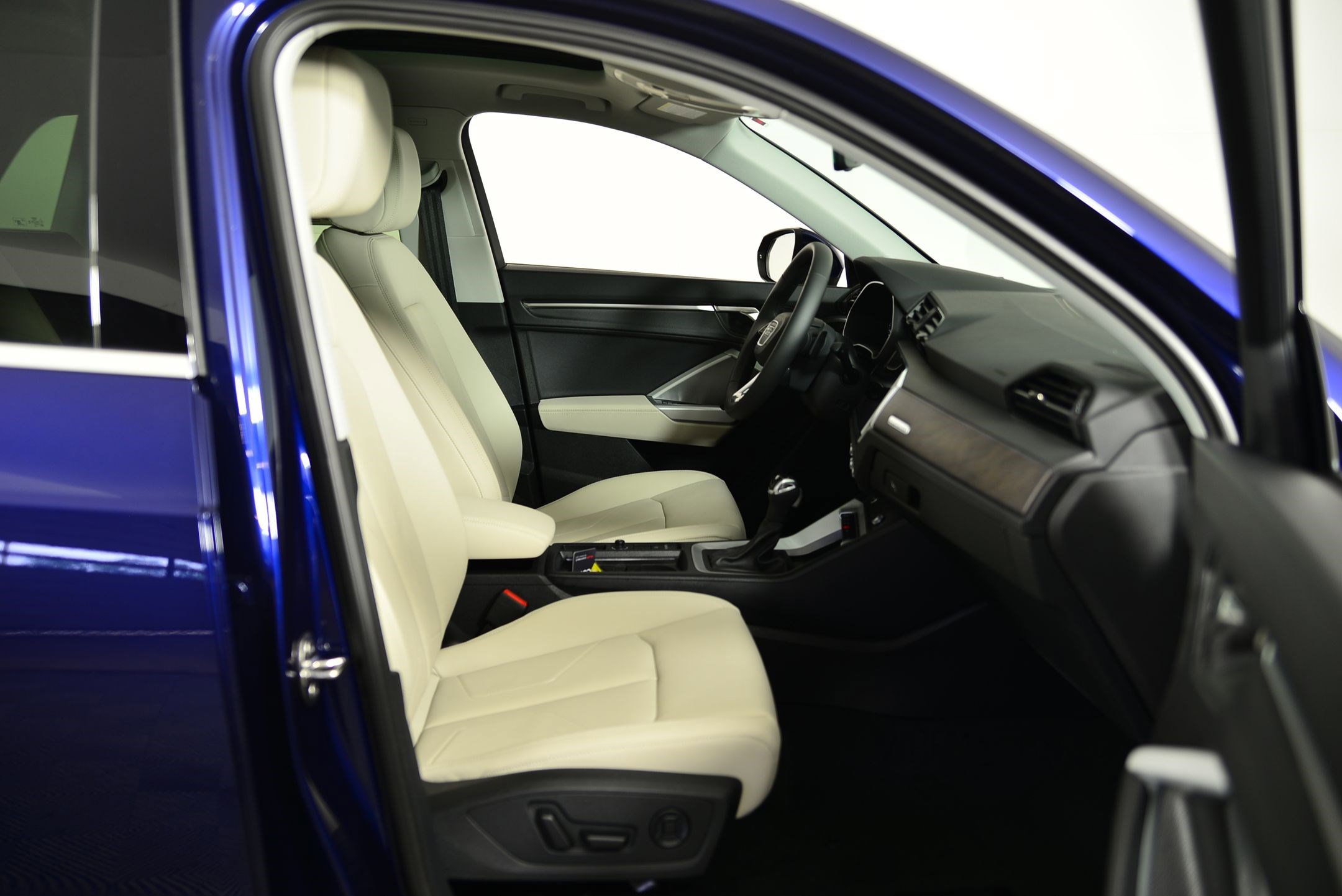 New 2025 Audi Q3 2.0T Premium w/ Convenience Package image 19