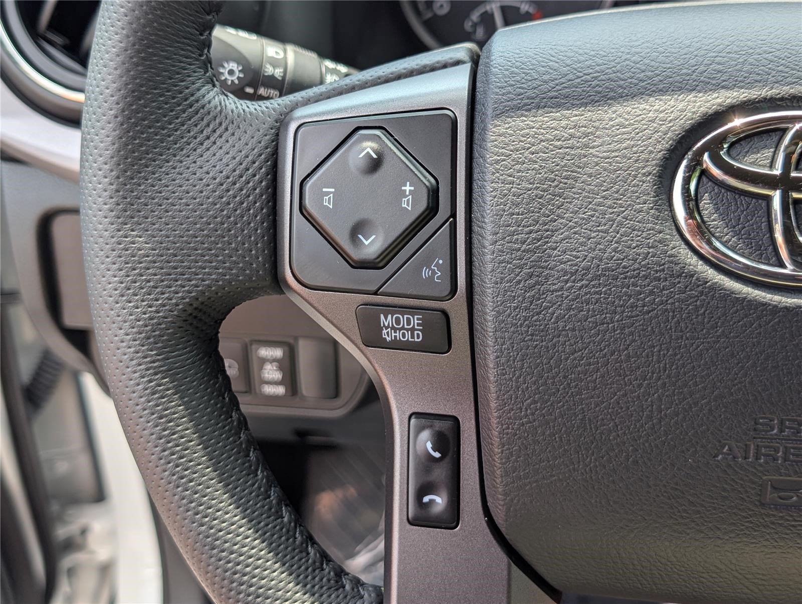 Used 2023 Toyota Tacoma TRD Off-Road w/ Technology Package AWD/4WD image 21