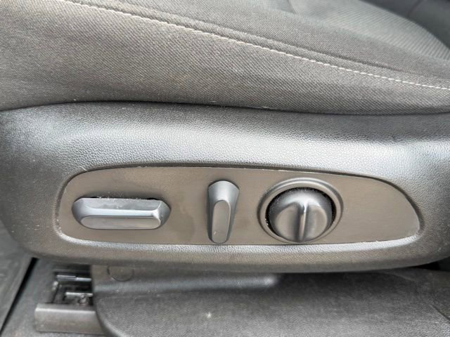 Used 2023 Chevrolet Traverse LT FWD image 14