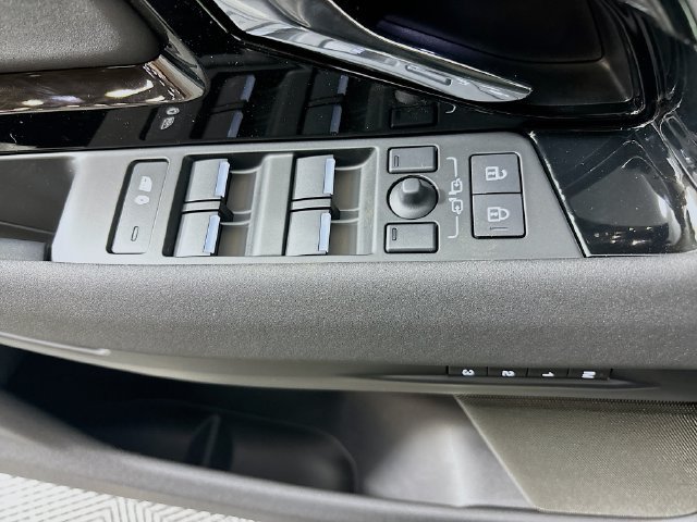 Used 2026 Land Rover Range Rover Evoque S AWD/4WD image 17