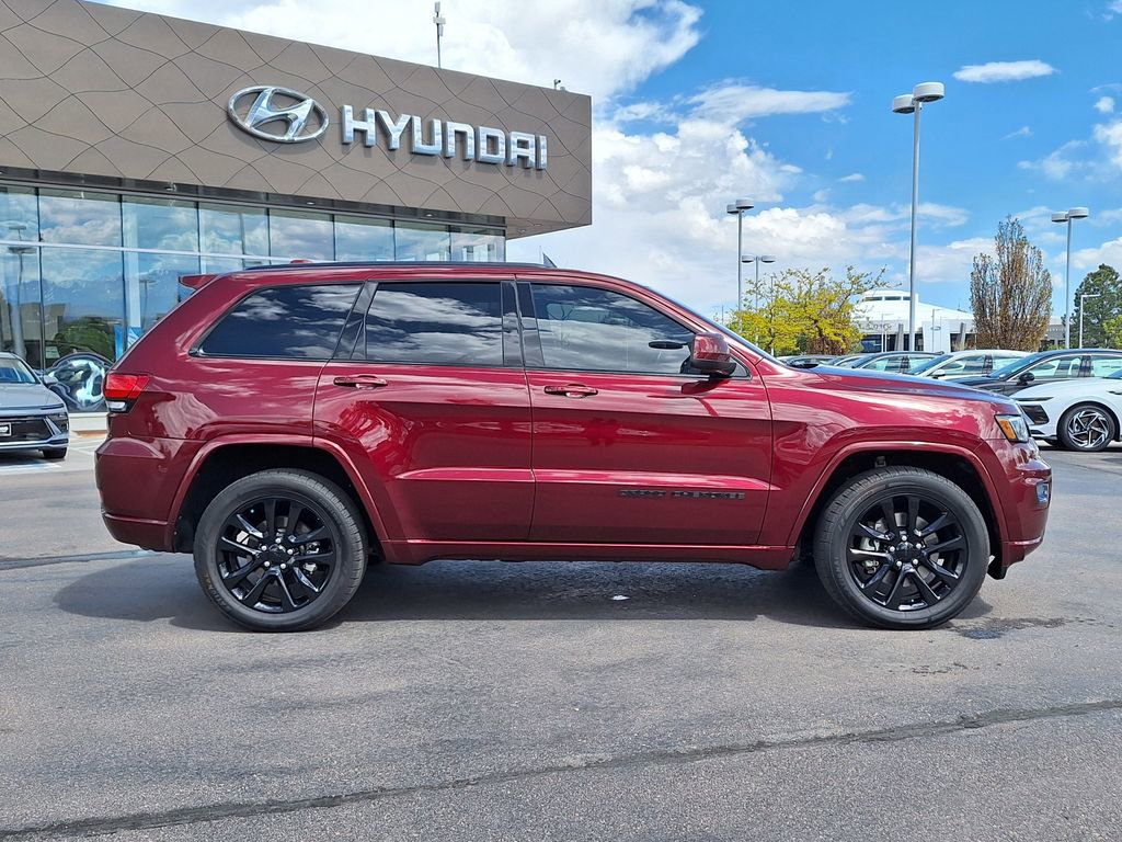 Used 2021 Jeep Grand Cherokee Laredo X AWD/4WD image 2