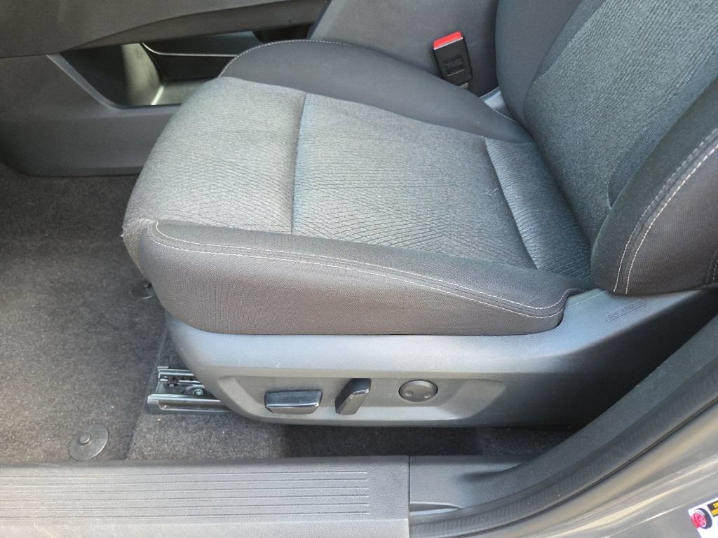 Certified 2025 Nissan Rogue SV FWD image 19
