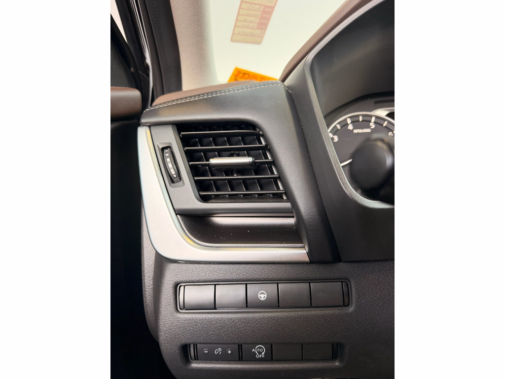 Used 2023 Nissan Rogue SV FWD image 8
