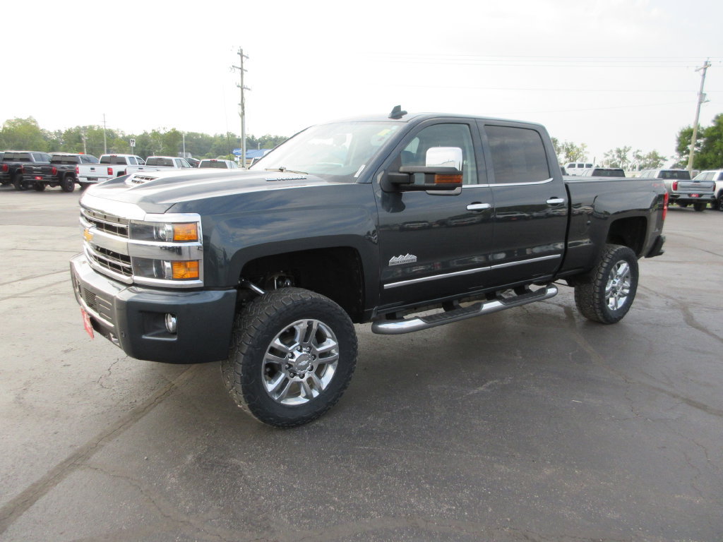 Used 2019 Chevrolet Silverado 2500 High Country w/ Duramax Plus Package AWD/4WD image 14