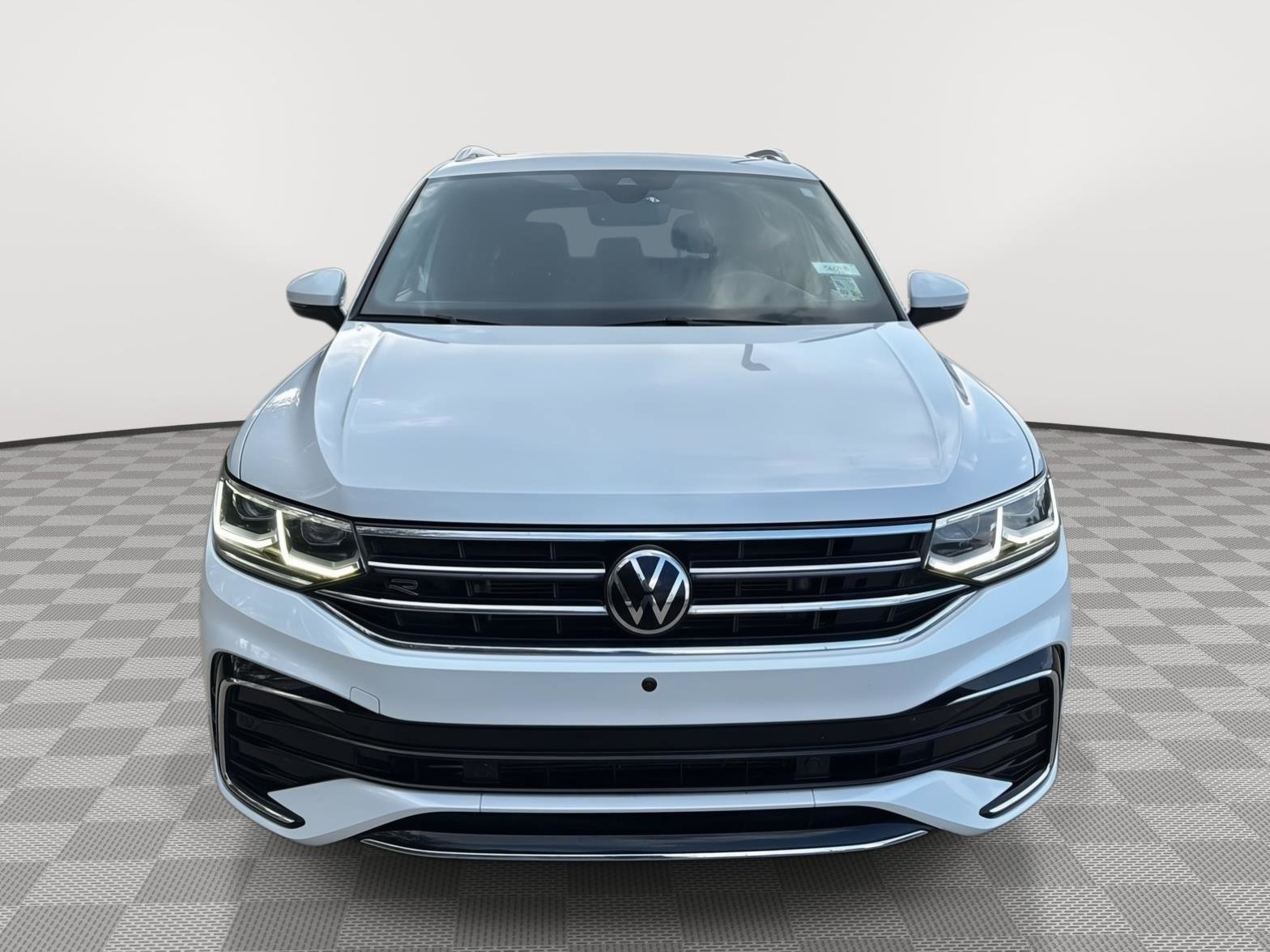 Used 2022 Volkswagen Tiguan SEL R-Line image 8