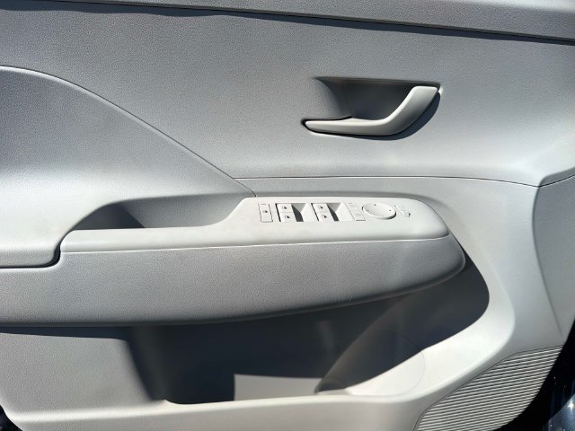 Used 2025 Hyundai Kona SEL FWD image 14