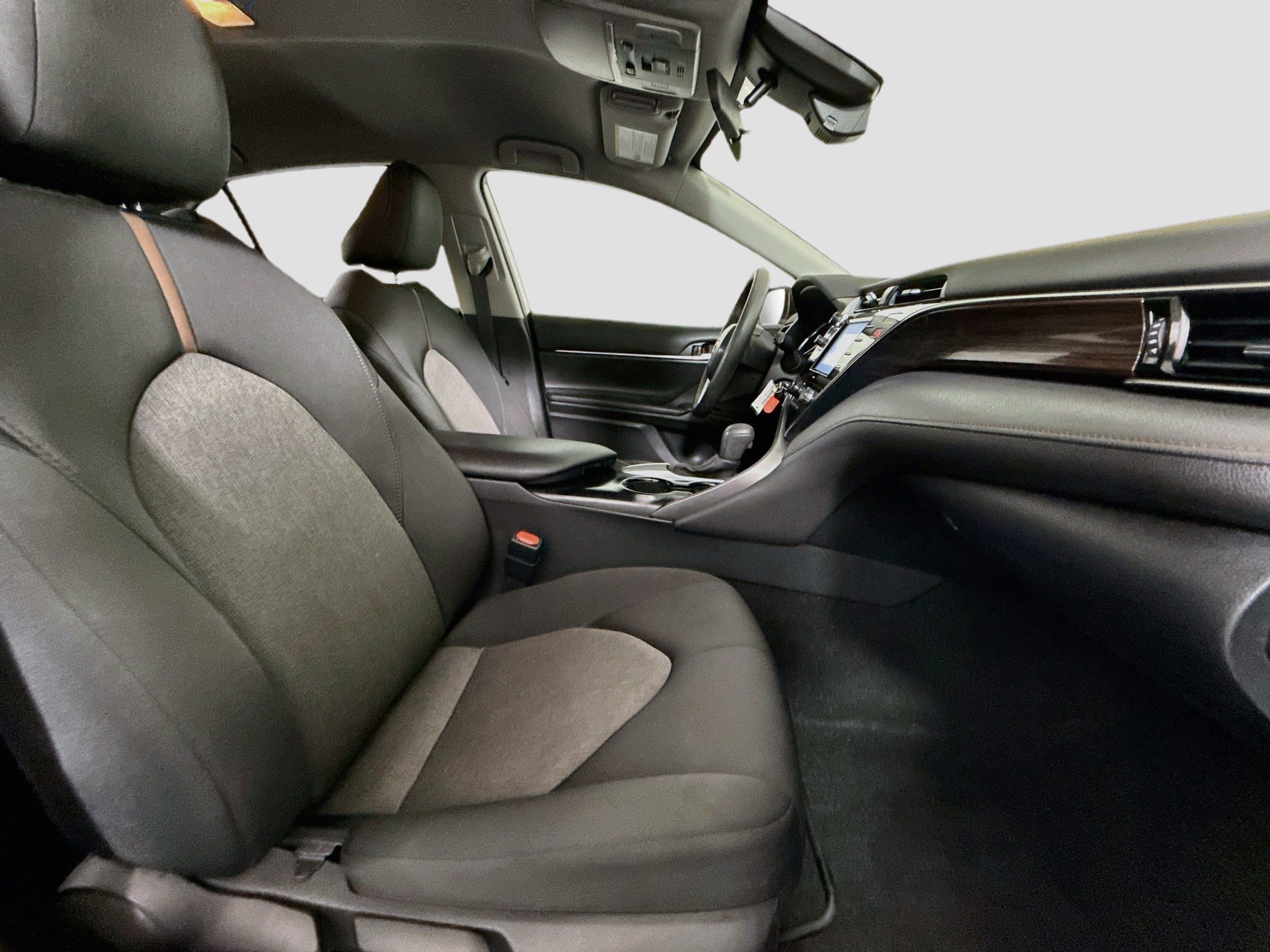 Used 2020 Toyota Camry LE FWD image 28