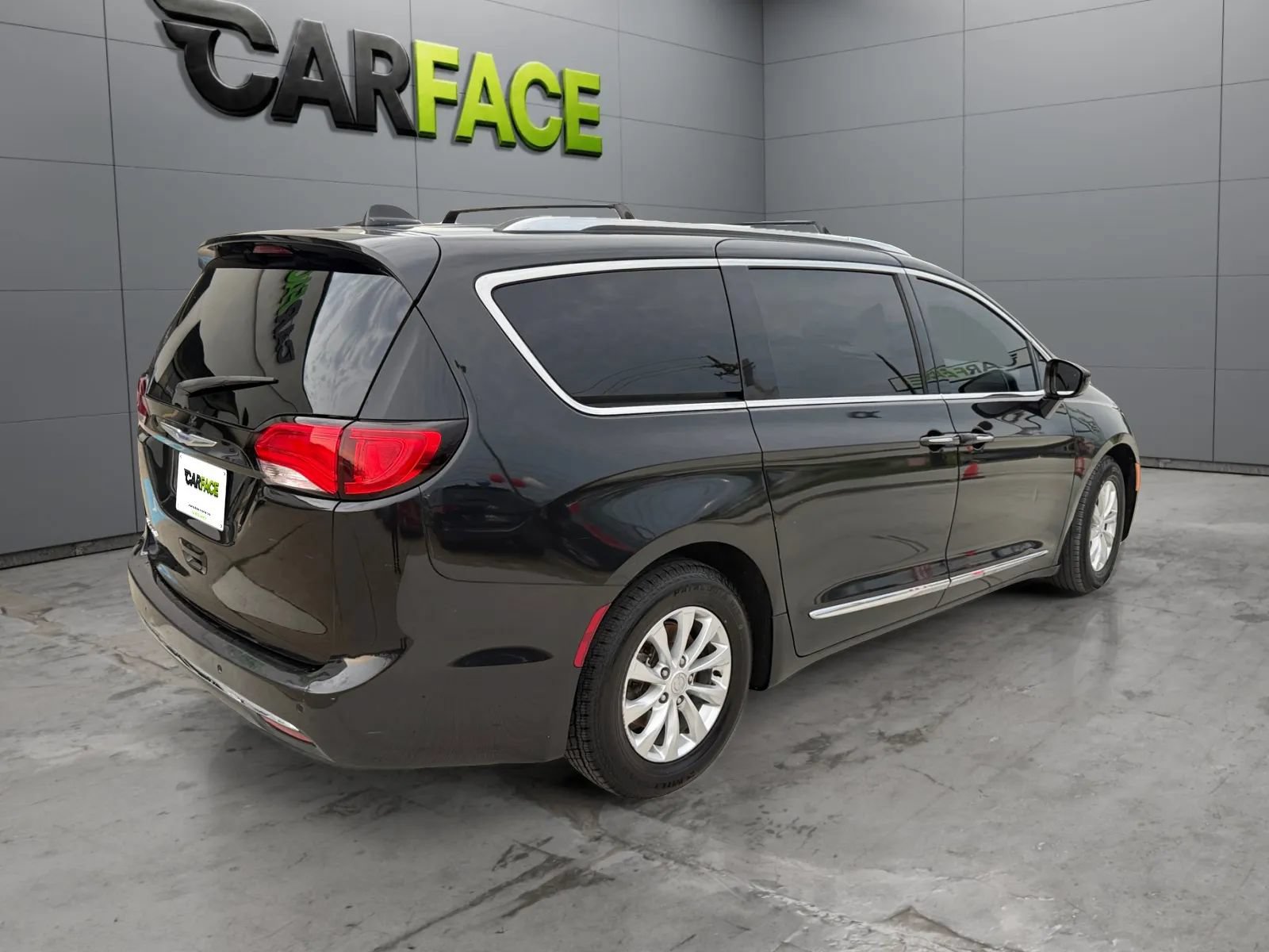 Used 2019 Chrysler Pacifica Touring-L FWD image 12