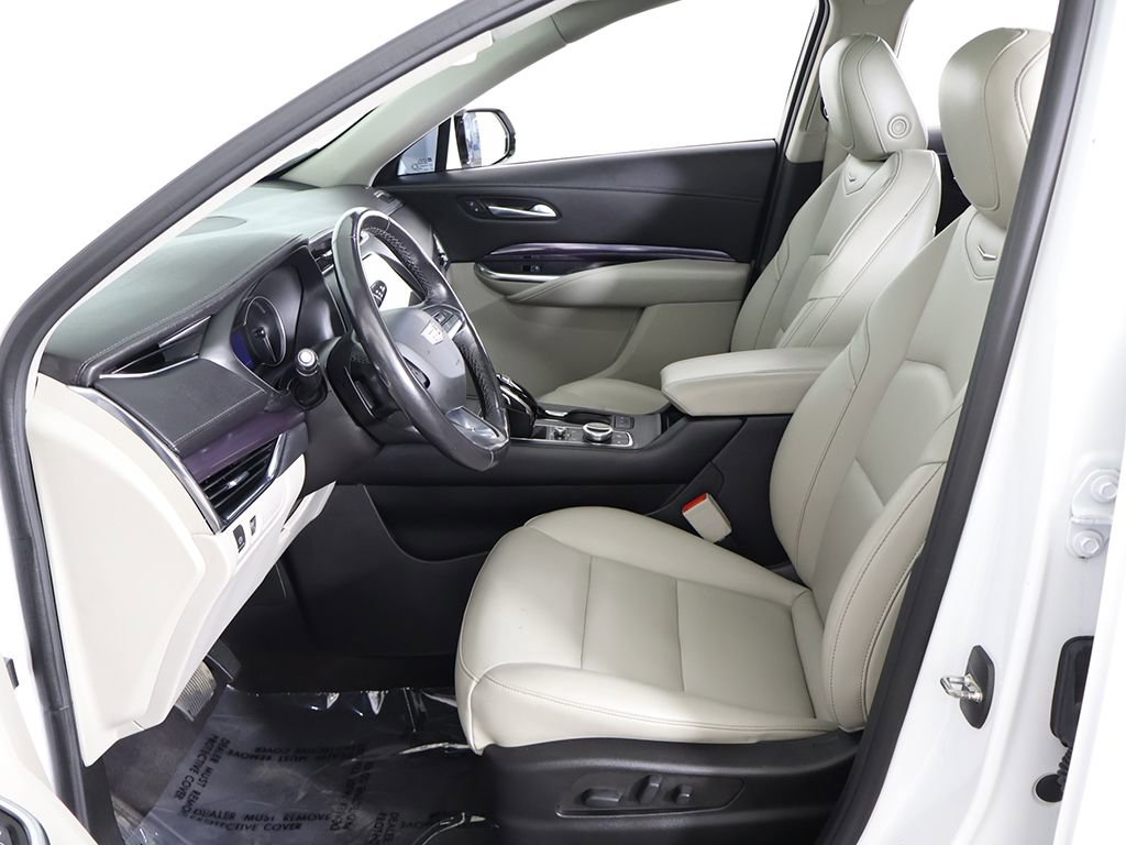 Used 2023 Cadillac XT4 Luxury w/ Cold Weather Package image 31