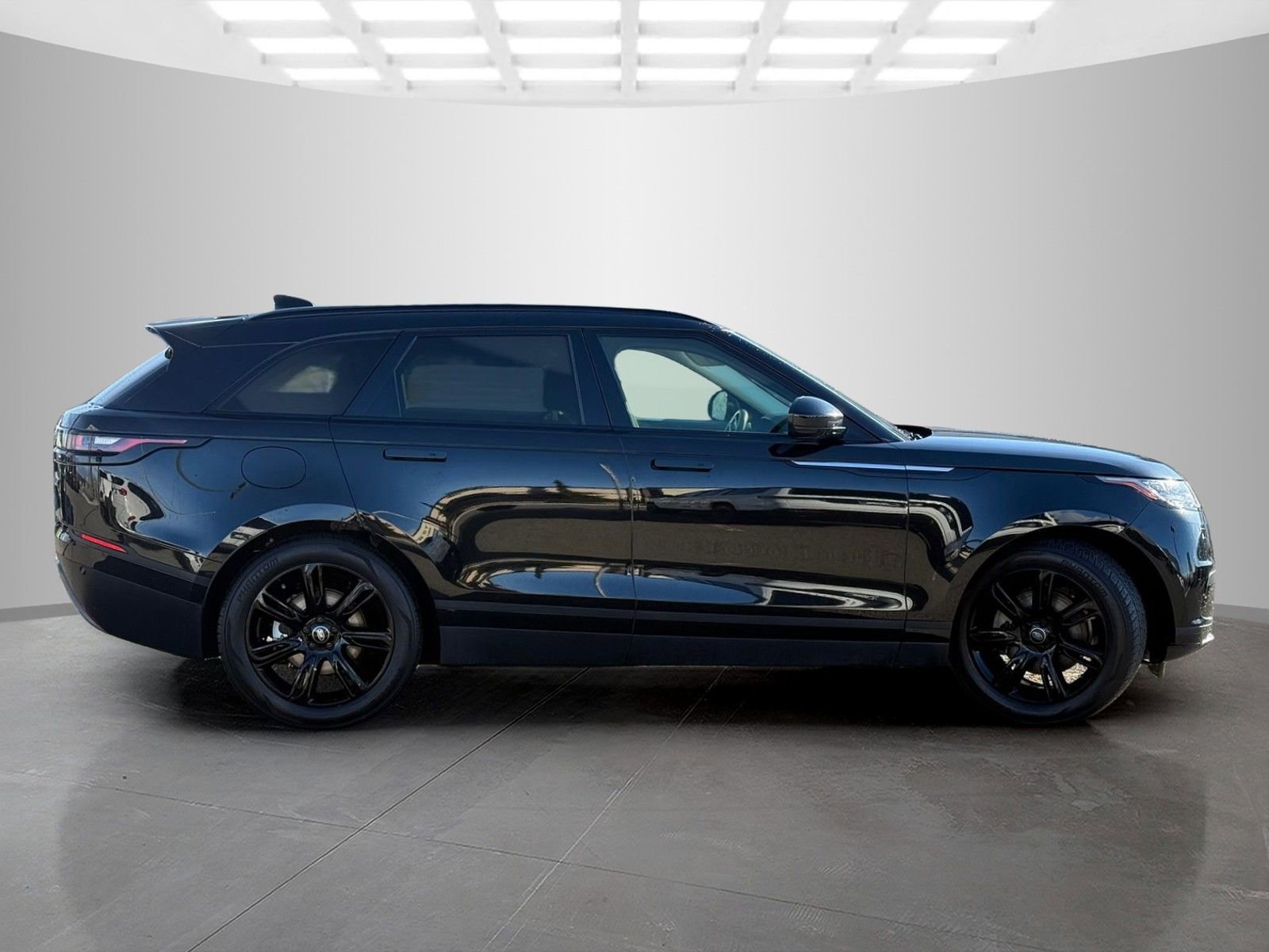 Used 2022 Land Rover Range Rover Velar S image 4