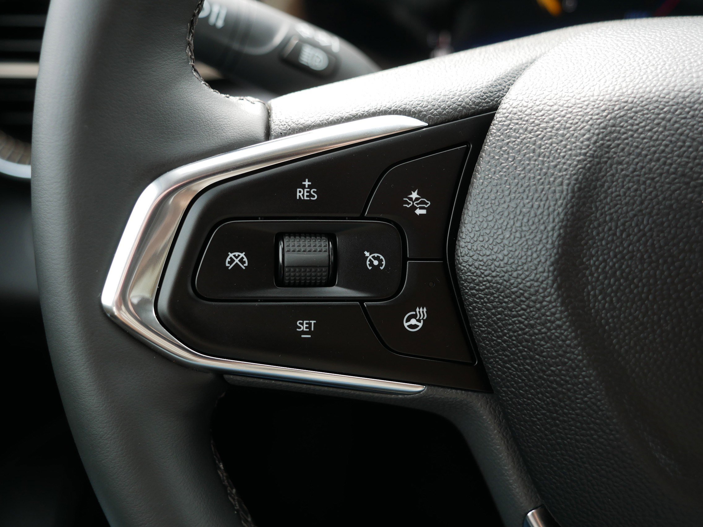 Used 2025 Chevrolet Trax ACTIV w/ Driver Confidence Package FWD image 32