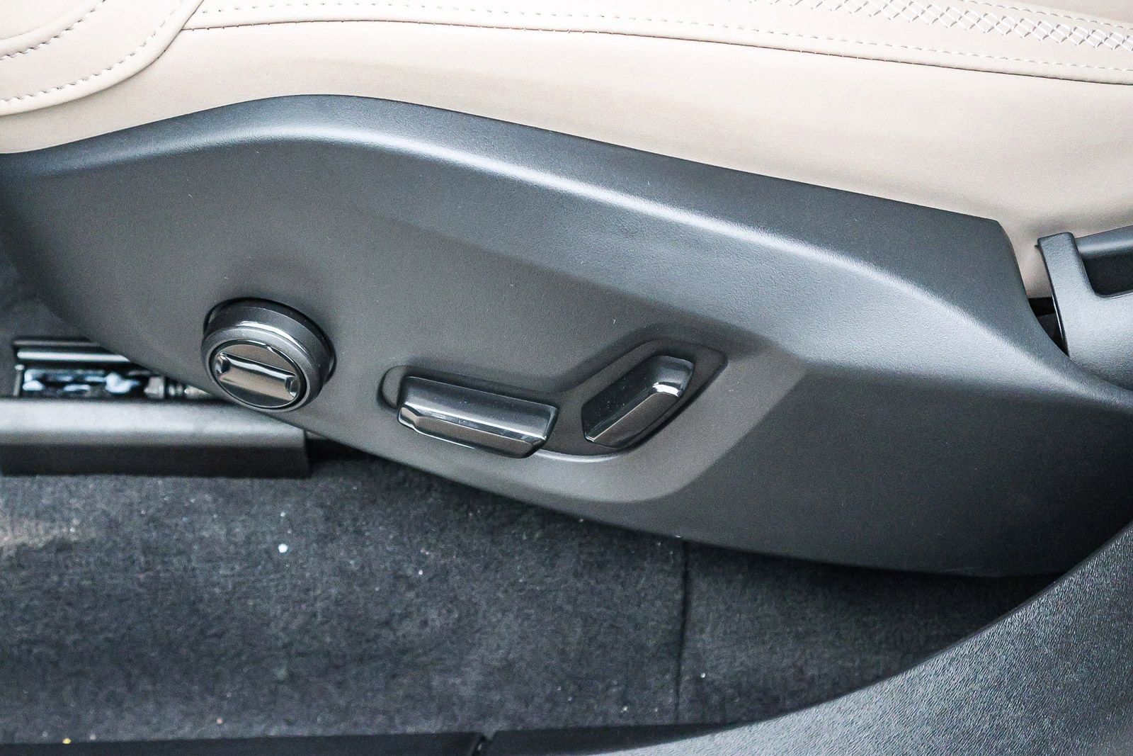 New 2026 Volvo XC90 B5 Plus w/ Protection Package image 28