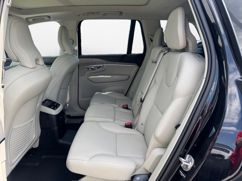 New 2025 Volvo XC90 T8 Plus w/ Protection Package Premier image 13