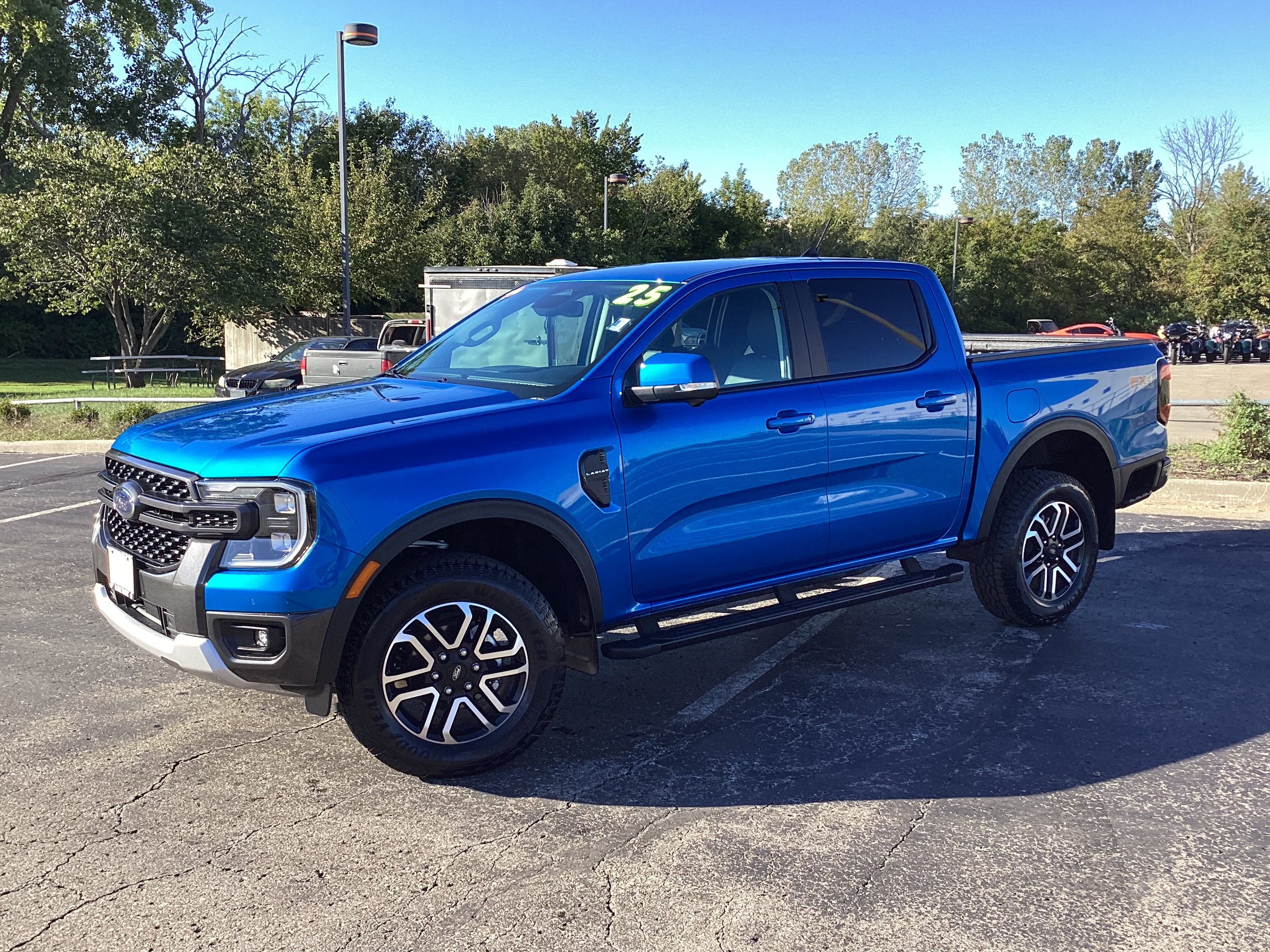 Used 2025 Ford Ranger Lariat w/ FX4 Off-Road Package AWD/4WD image 2