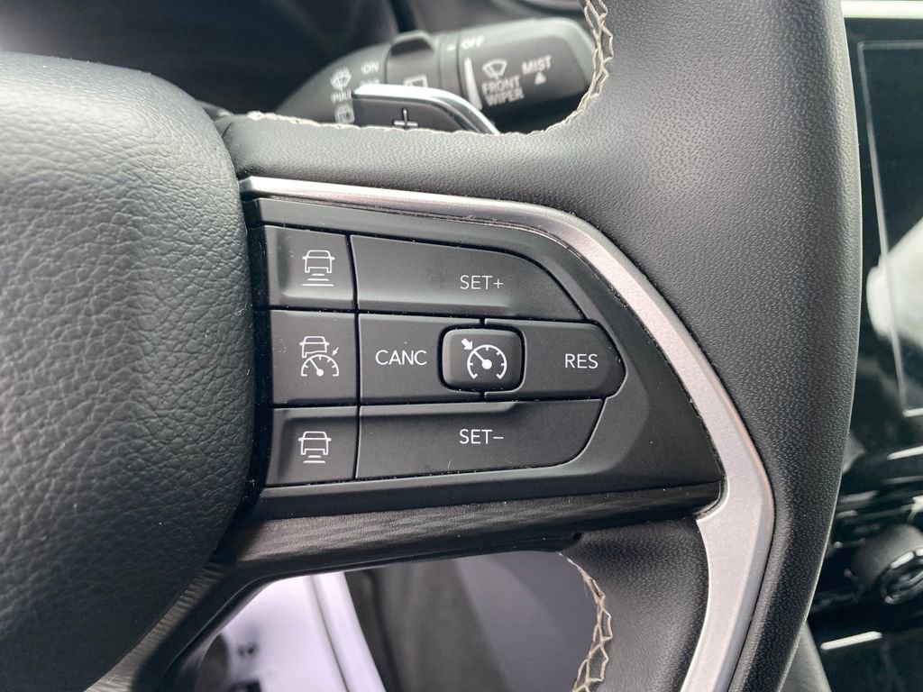 Used 2023 Jeep Grand Cherokee L Laredo image 27