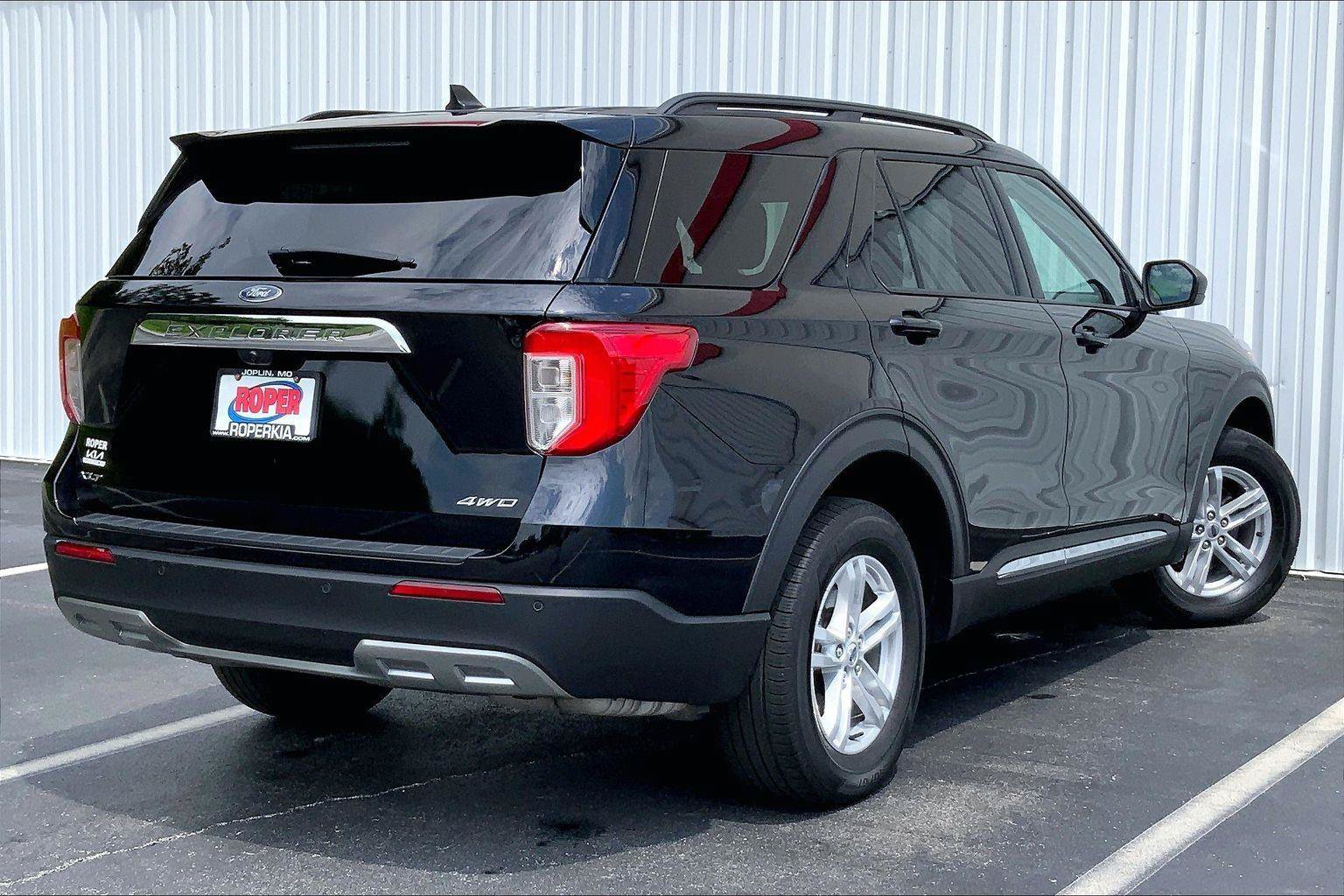 Used 2024 Ford Explorer XLT w/ Equipment Group 202A AWD/4WD image 11