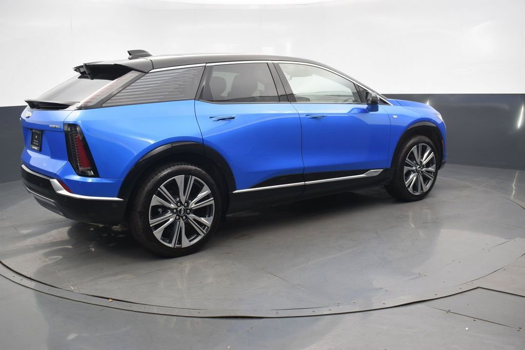 Certified 2025 Cadillac Optiq Luxury 2 AWD/4WD image 6