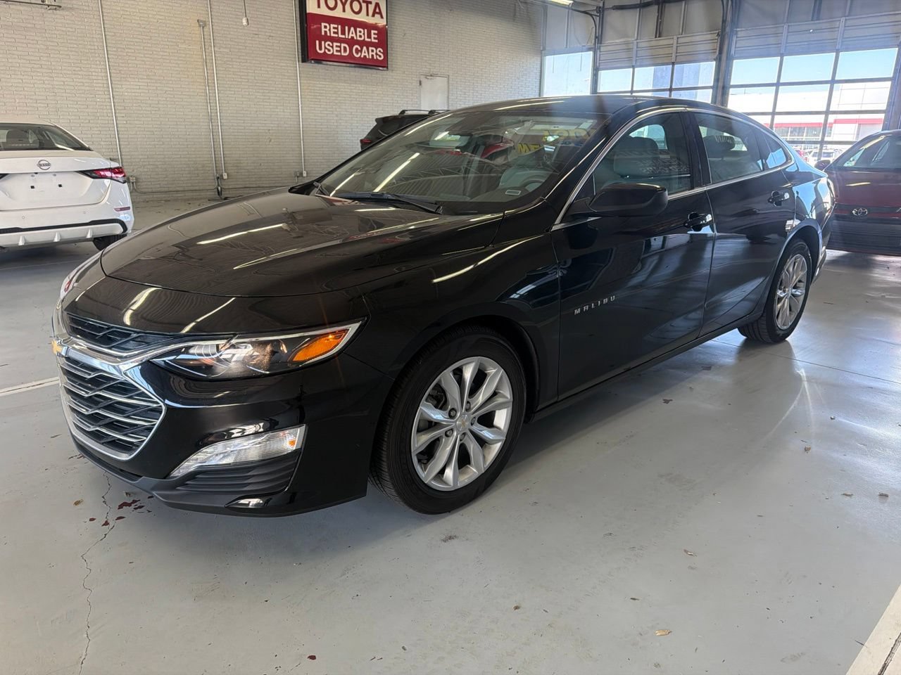 Used 2025 Chevrolet Malibu LT FWD image 1