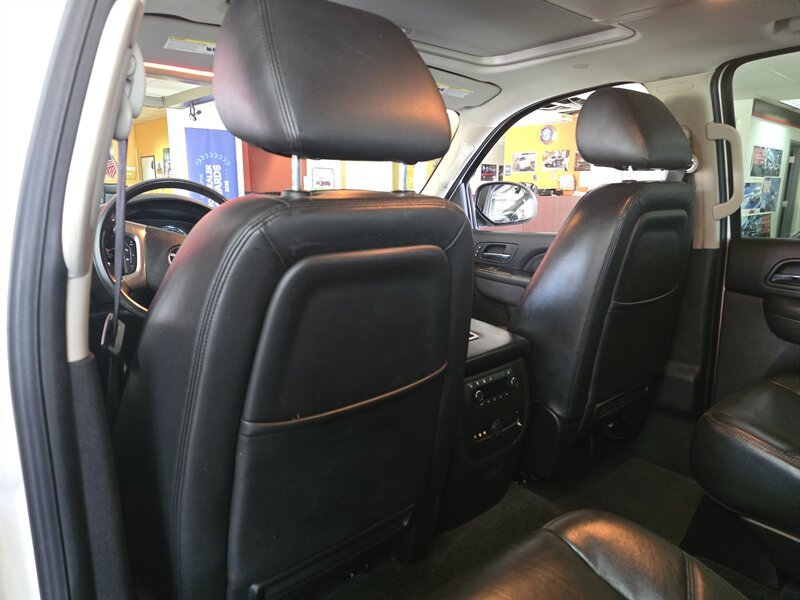 Used 2010 GMC Yukon Denali AWD/4WD image 11