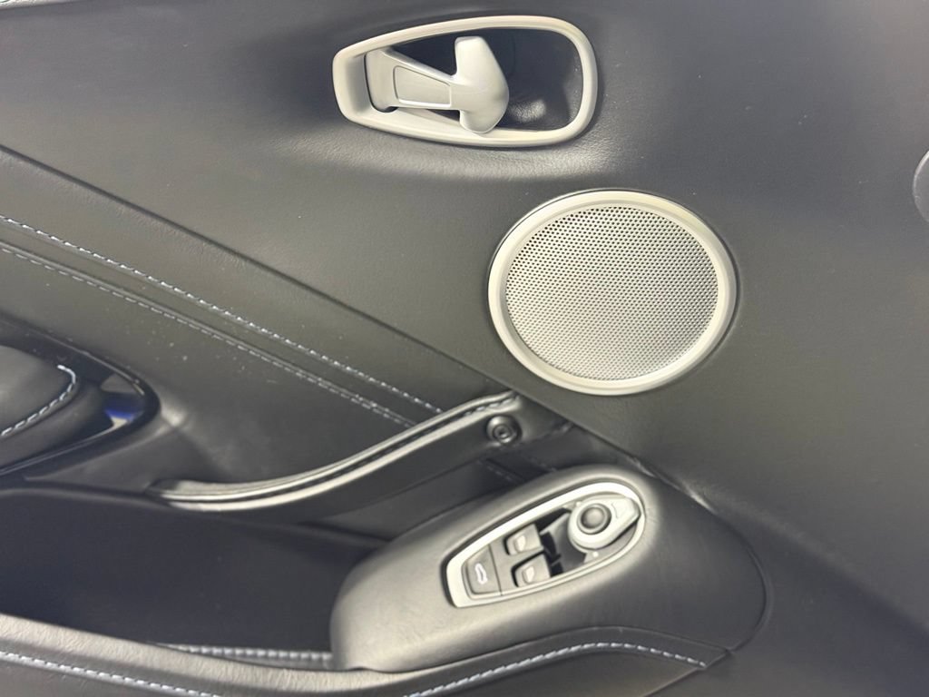Used 2020 Aston Martin V8 Vantage Coupe RWD image 23