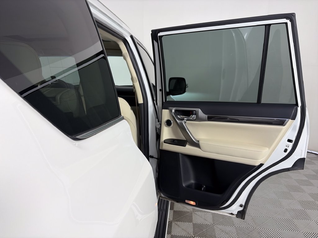 Used 2023 Lexus GX 460 Premium w/ Accessory Package AWD/4WD image 28