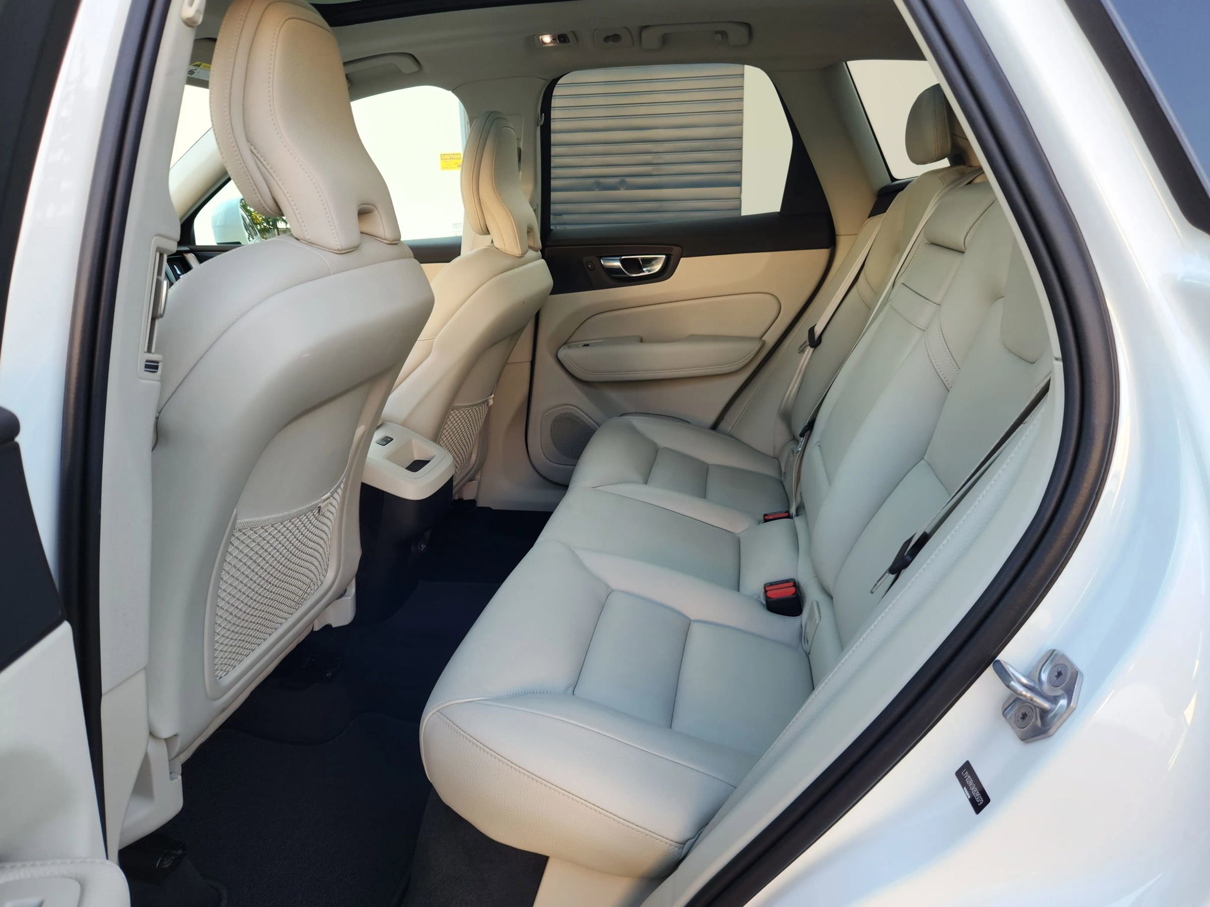 Used 2019 Volvo XC60 T5 Momentum w/ Multimedia Package image 16