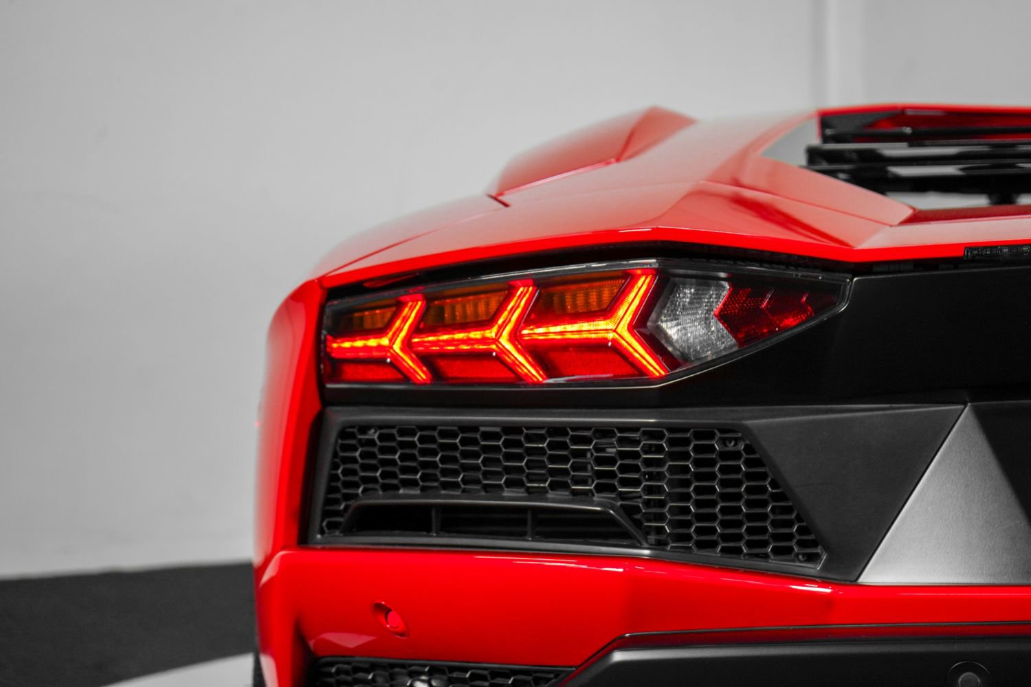 Used 2018 Lamborghini Aventador S image 22