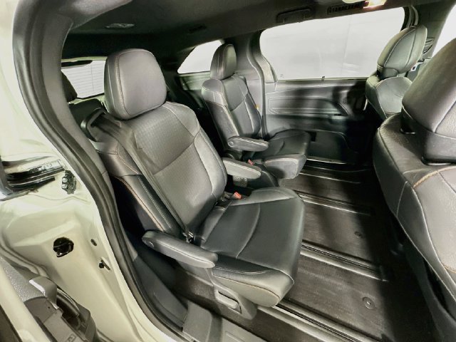 Used 2021 Toyota Sienna XSE w/ XSE Plus Package AWD/4WD image 9
