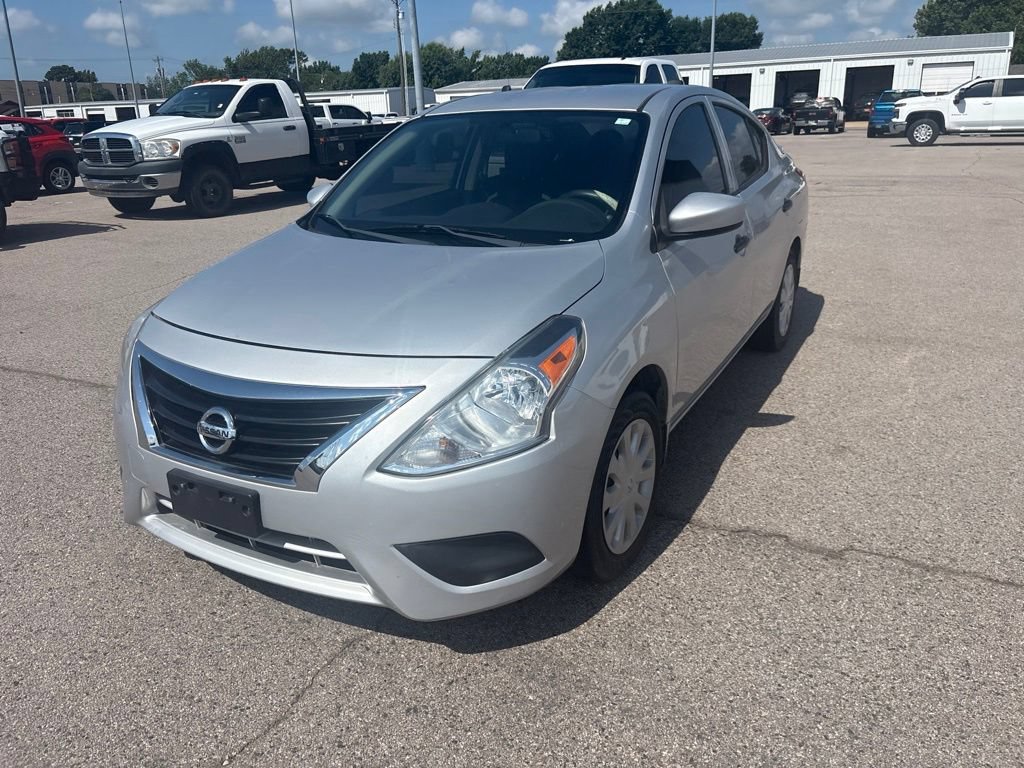 Used 2018 Nissan Versa S Plus FWD image 3