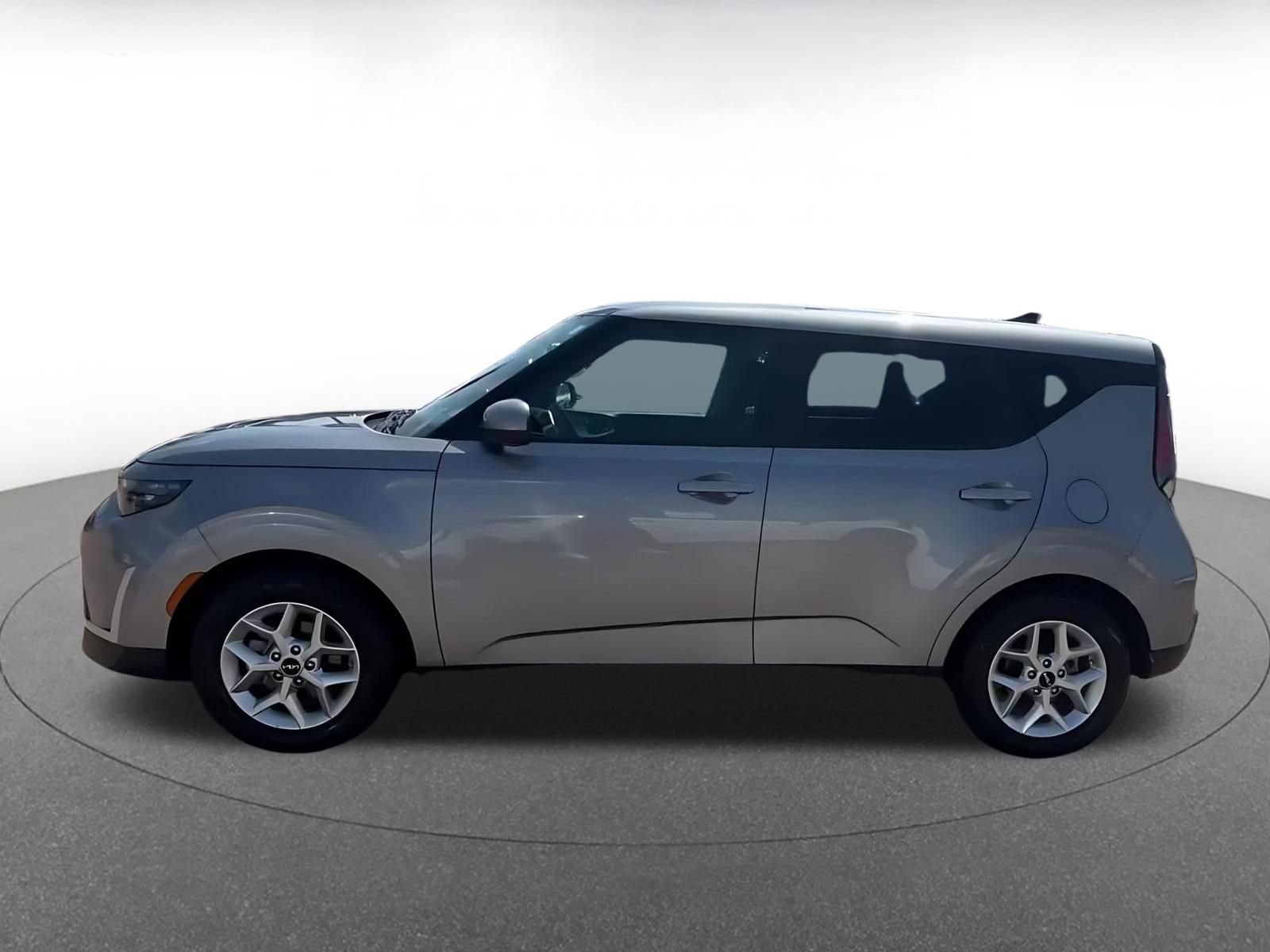 Used 2025 Kia Soul LX w/ LX Technology Package FWD image 7