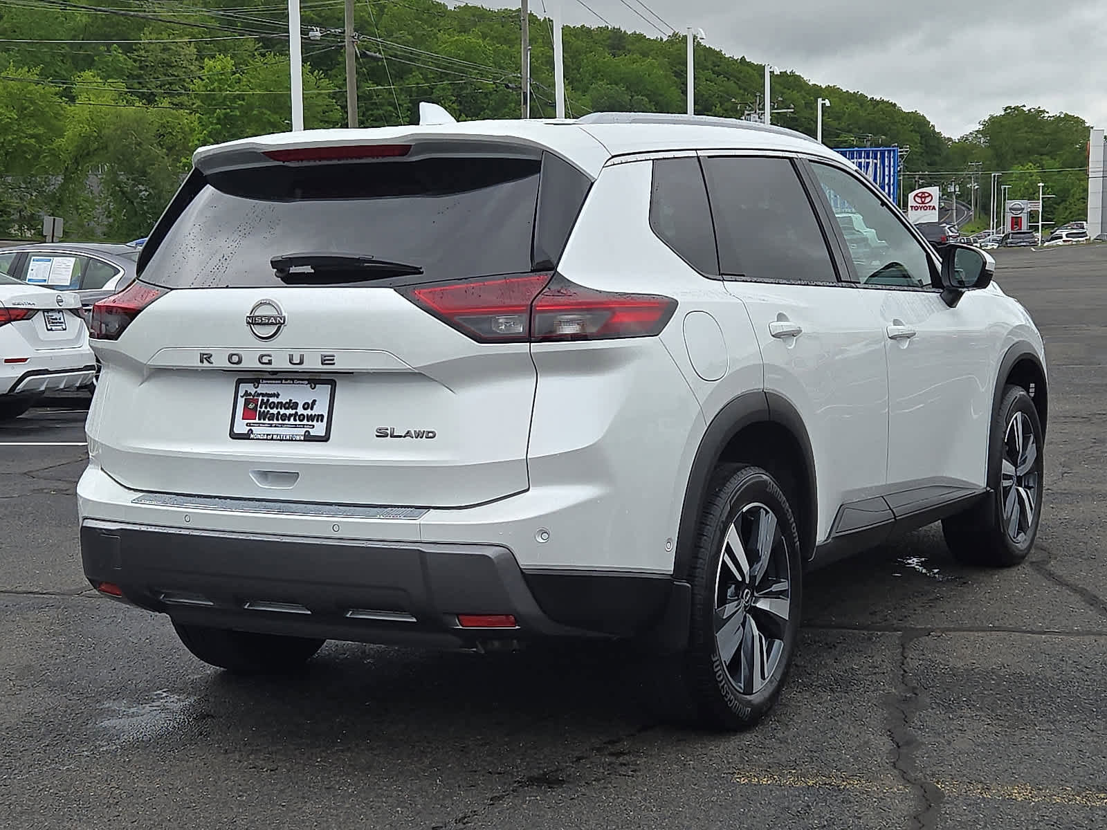 Used 2024 Nissan Rogue SL image 5