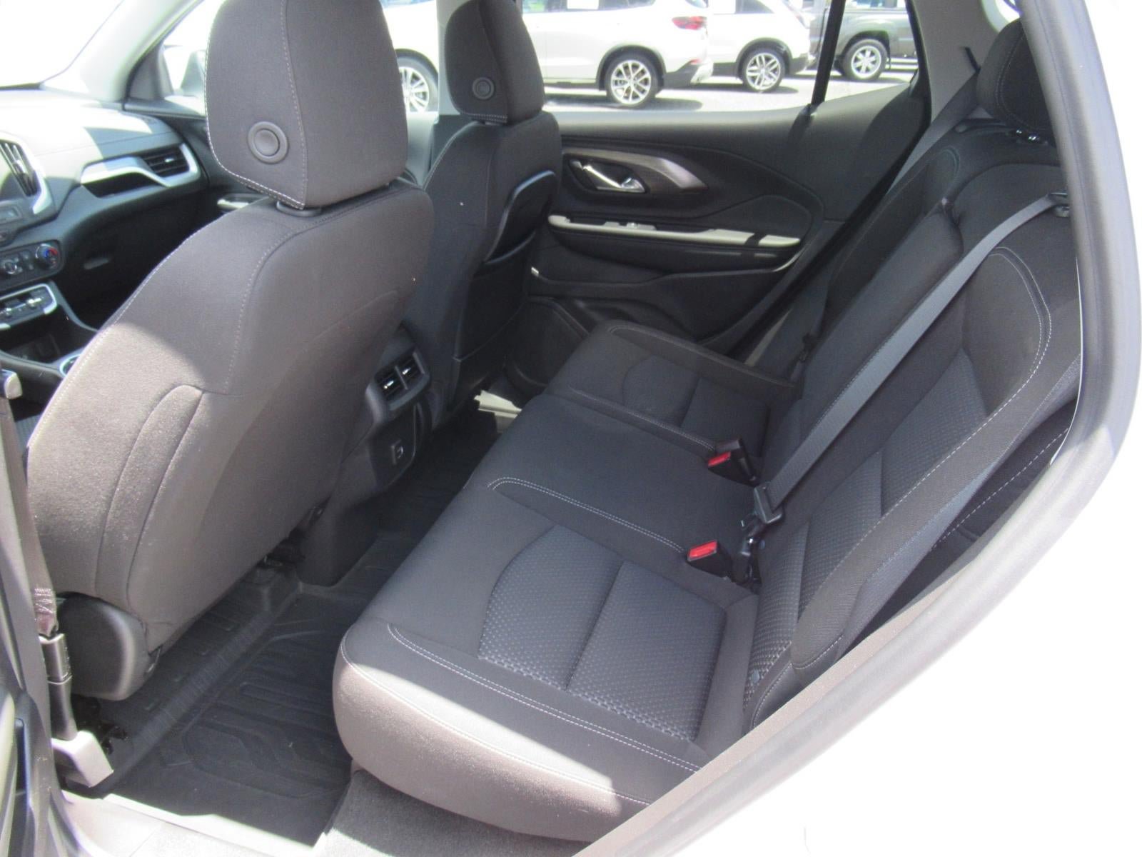 Used 2024 GMC Terrain SLE w/ Driver Convenience Package AWD/4WD image 32