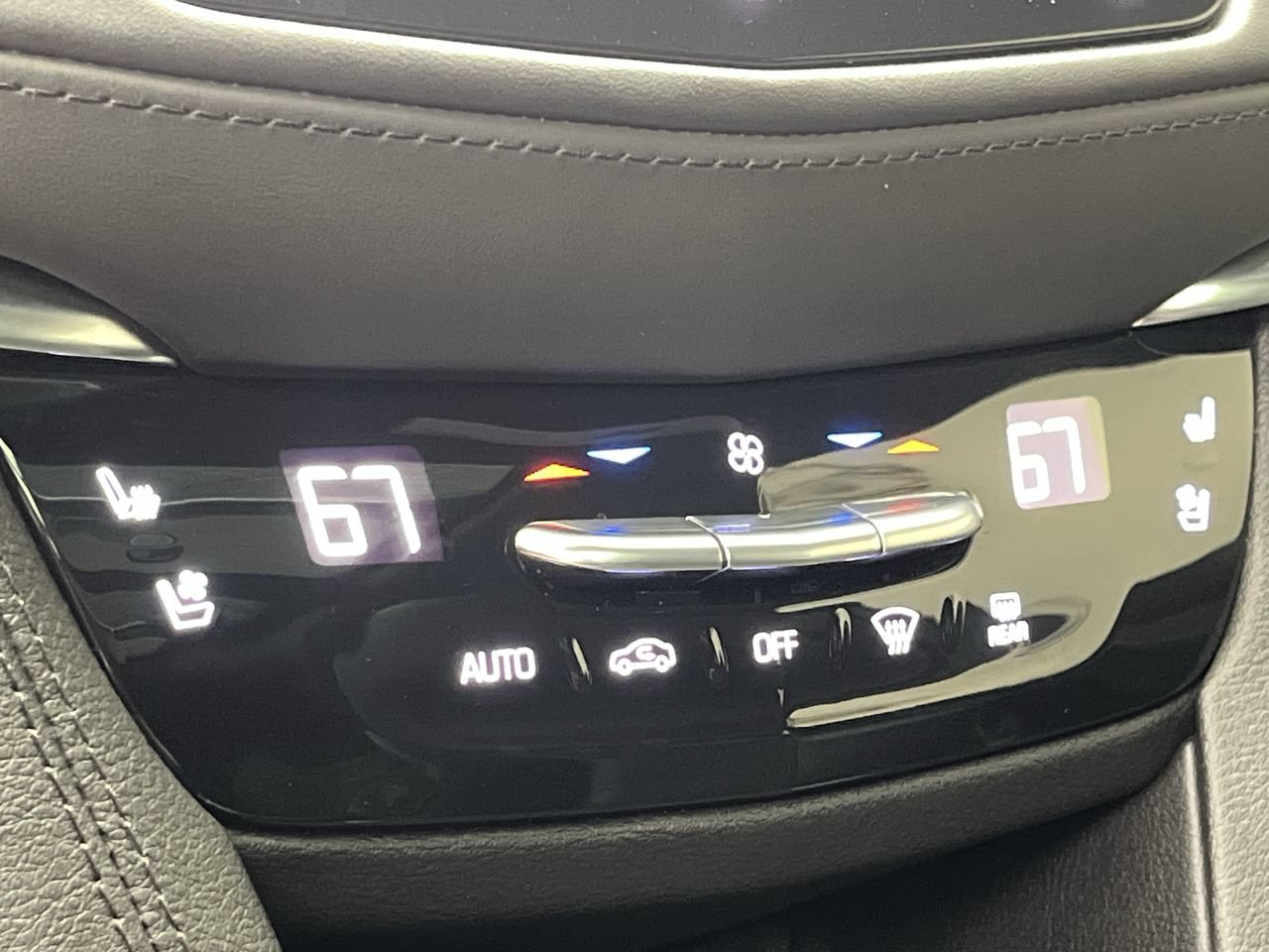 Certified 2020 Cadillac XT5 Sportv w/ Platinum Package AWD/4WD image 24