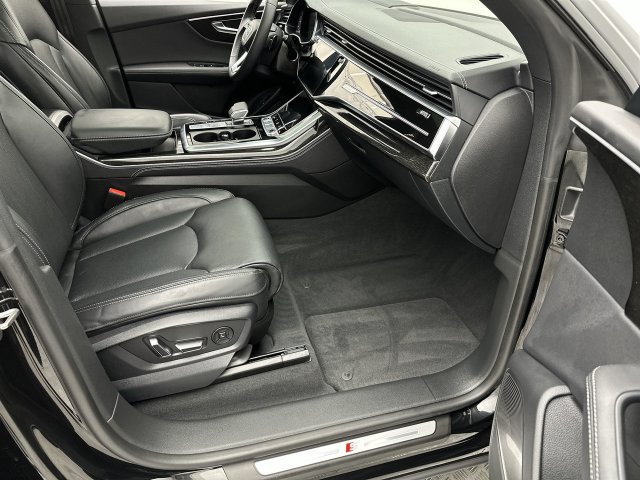 Used 2025 Audi Q8 Prestige AWD/4WD image 25