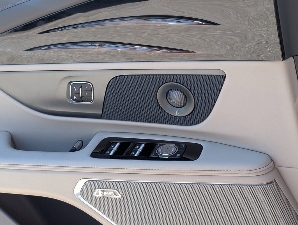 New 2025 Lincoln Nautilus Reserve image 23