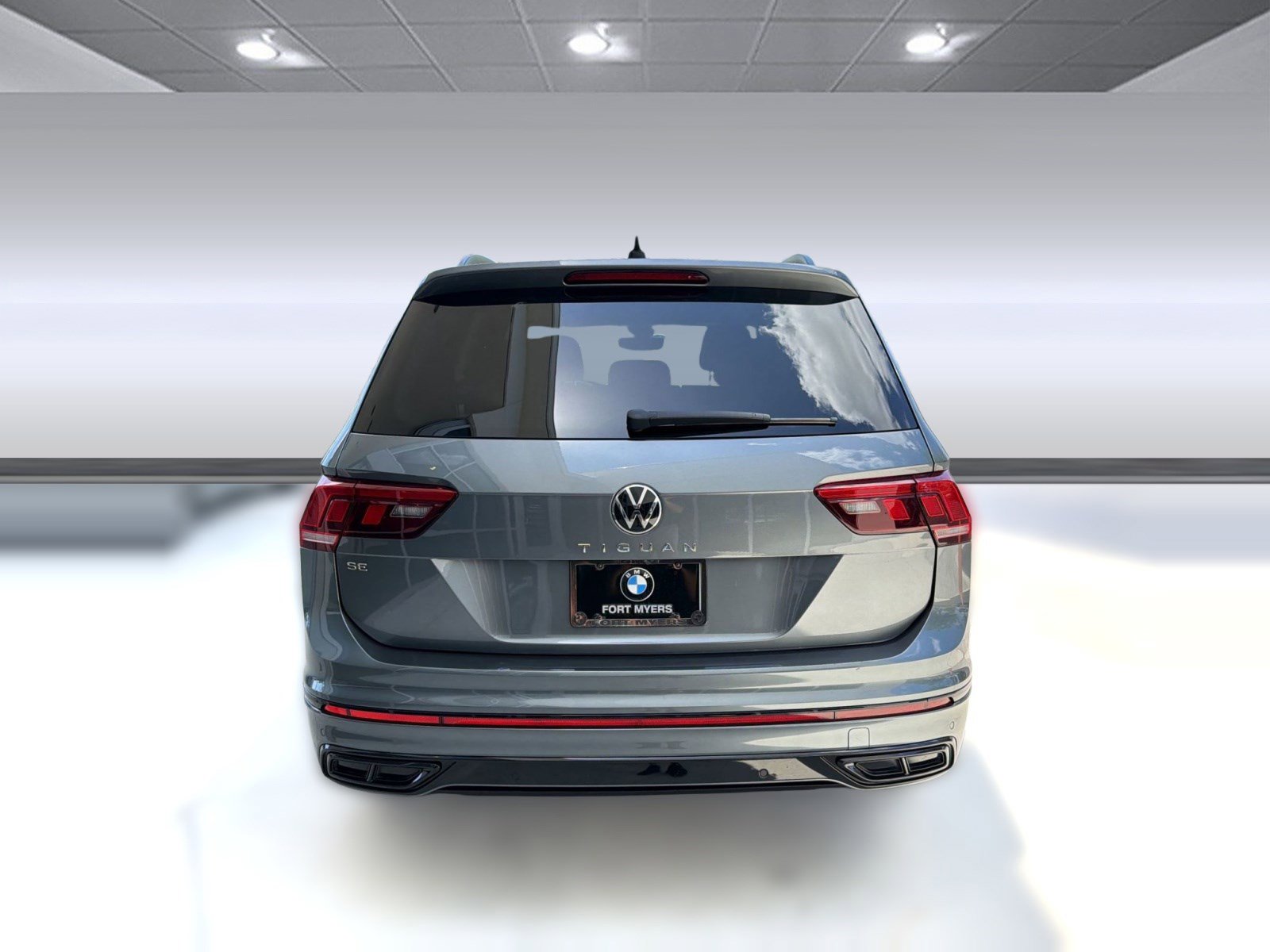 Used 2023 Volkswagen Tiguan SE R-Line image 10