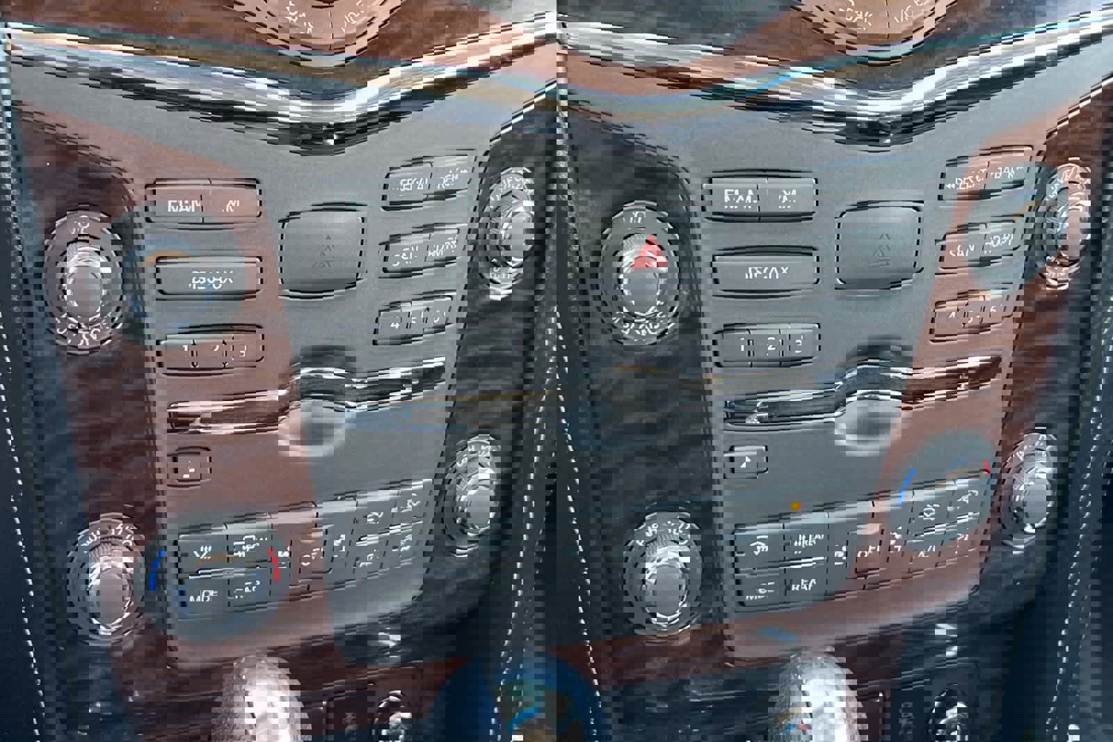 Used 2017 Nissan Armada Platinum image 27