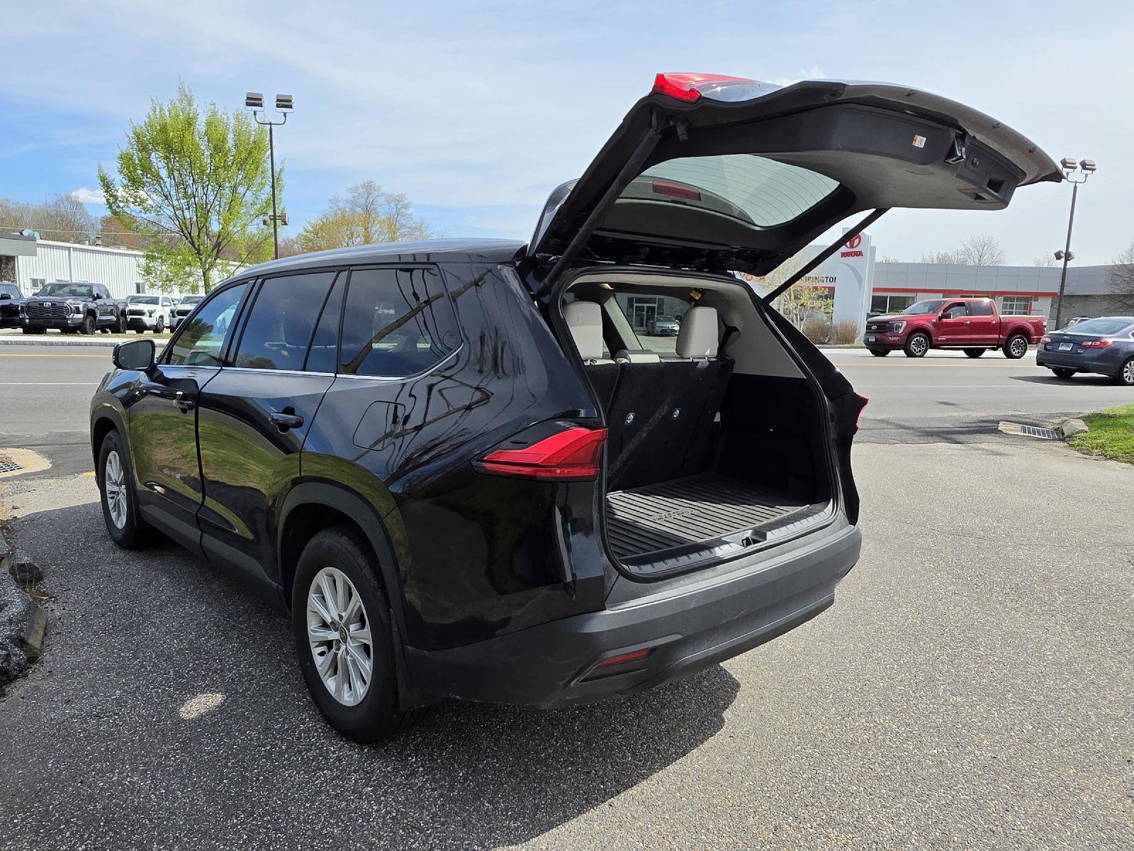 Used 2024 Toyota Grand Highlander AWD image 11